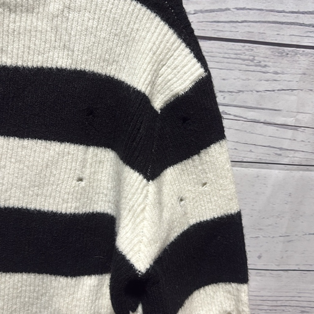 Sweater - Picture 5 of 5